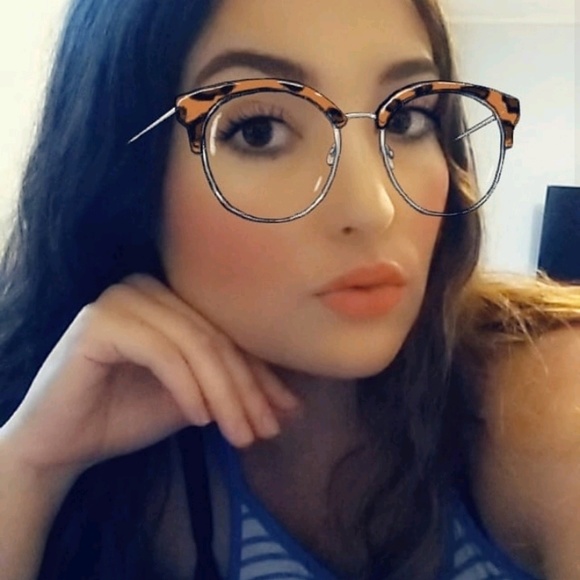 Meet your Posher, Katie - Picture 1 of 7